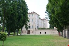 Il castello Cavour lato est.
